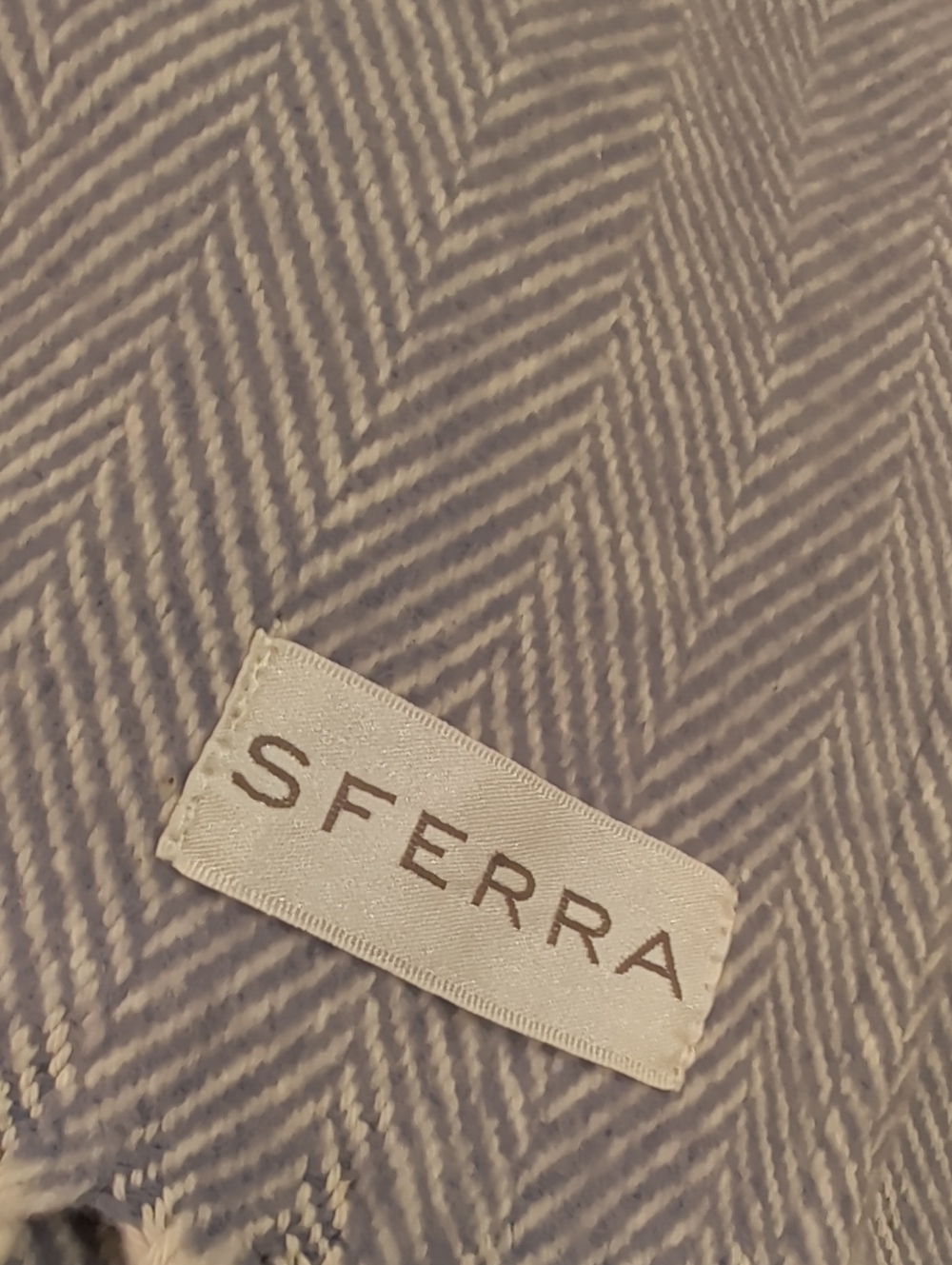 Sferra Throw.. Made in Portugal - Picture 4 of 6